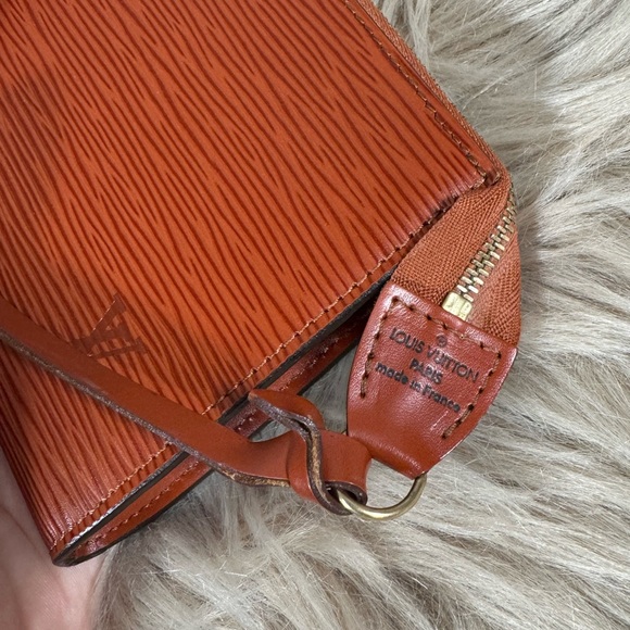 Louis Vuitton Epi Pochette - Picture 5 of 10